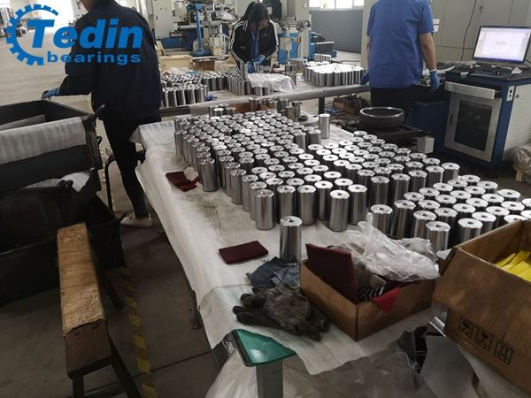 Tapered rollers for wind turbine bearings Tapered rollers for wind turbine bearings
